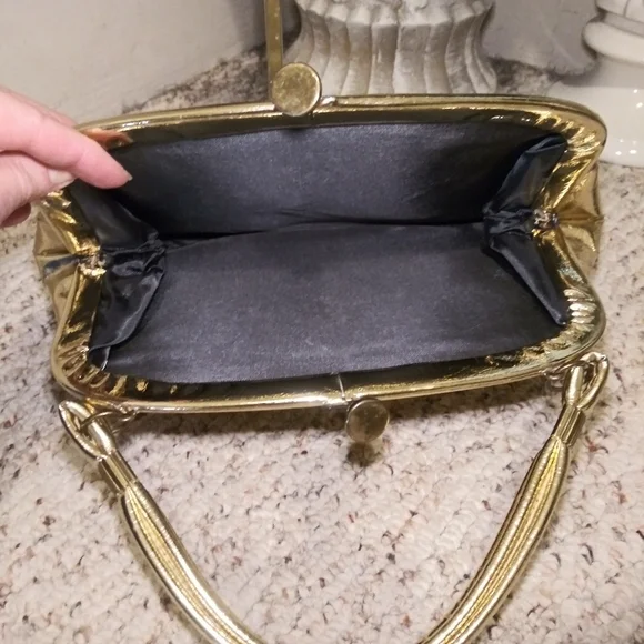 Vintage Shiny Gold Faux Patent Leather Top Handle Kiss Lock Lady Bag - Picture 5 of 5